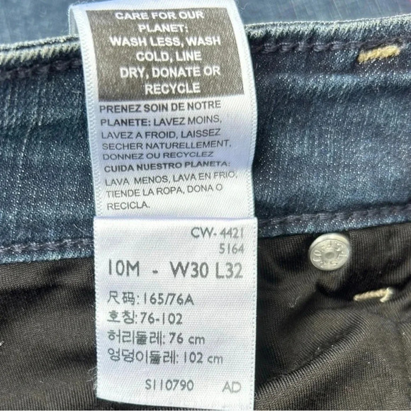 Levi's Women’s Signature Gold Totally Shaping Straight Leg Jean Size 10M/W30/L32 - Picture 7 of 11